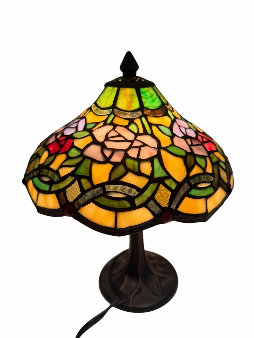 Preowned 12” Tiffany-style stained glass table lamp w floral rose design.